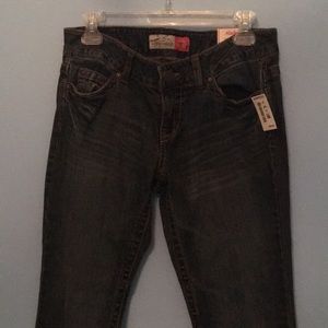 Dark blue wash jean in skinny flare curvy fit.